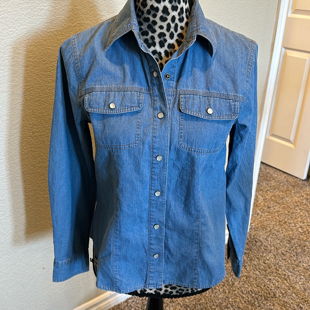 Cabi Lightweight Denim Top Brand New With Tags Size Small 45